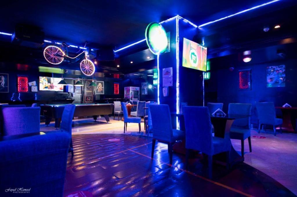 Manhattan Avenue Hotel Дубай Экстерьер фото