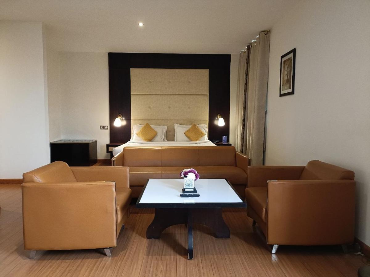 Manhattan Avenue Hotel Дубай Экстерьер фото